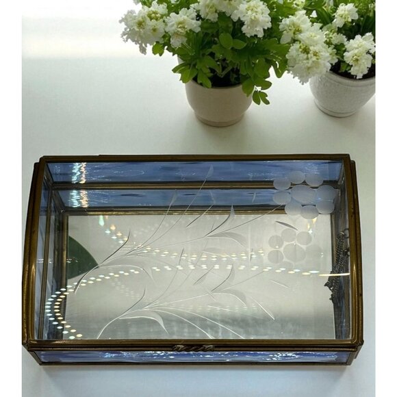 Vintage Via Vermont Etched Blue Glass Trinket Box With Mirrored Bottom - Picture 8 of 13